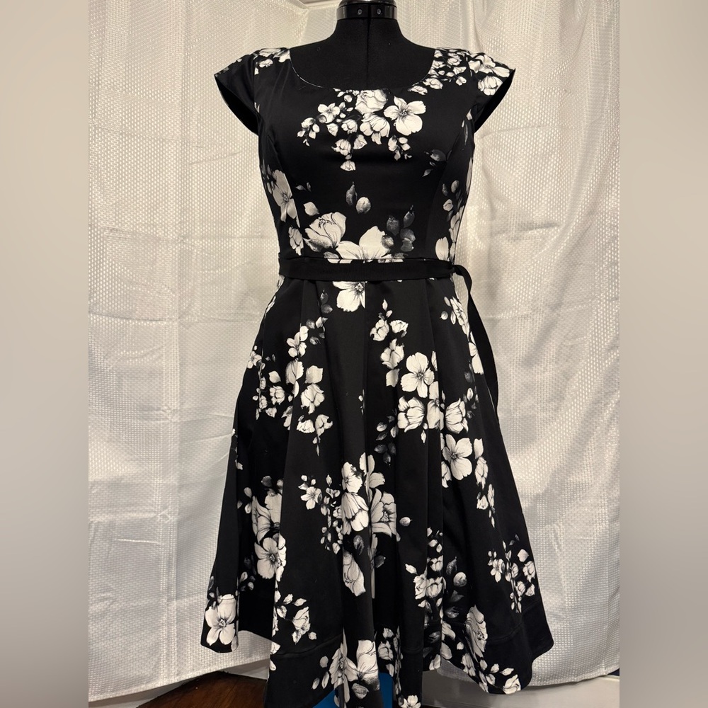 White House Black Market Black and White Floral Midi Flare Dress. Size 4